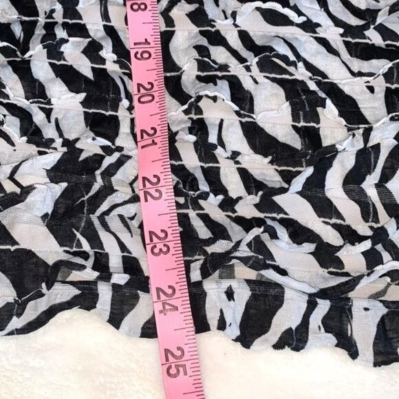 Notations XL Zebra Print Textured Sleeveless Tank Top Black & White Stretchy Fab - Picture 7 of 8